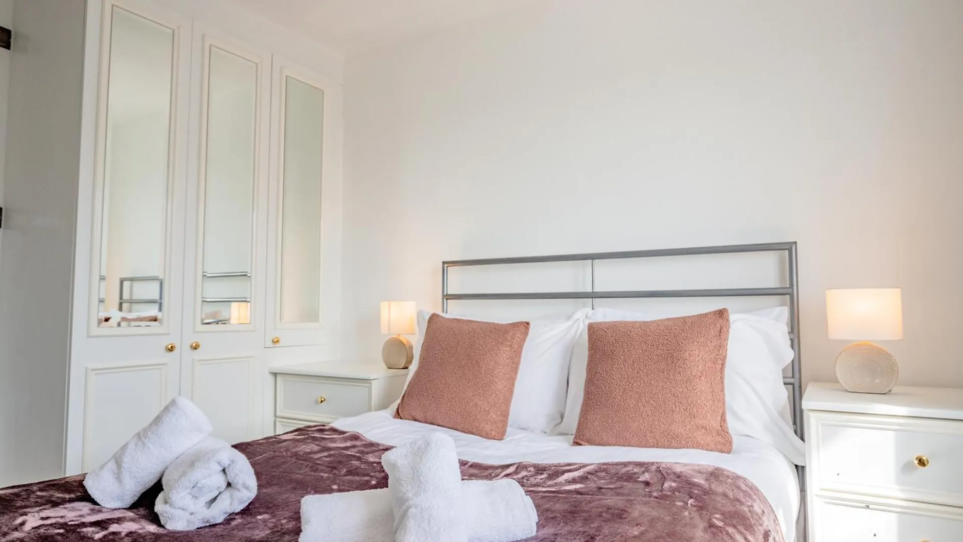 Guest Homes - Araminta Apartment Brighton