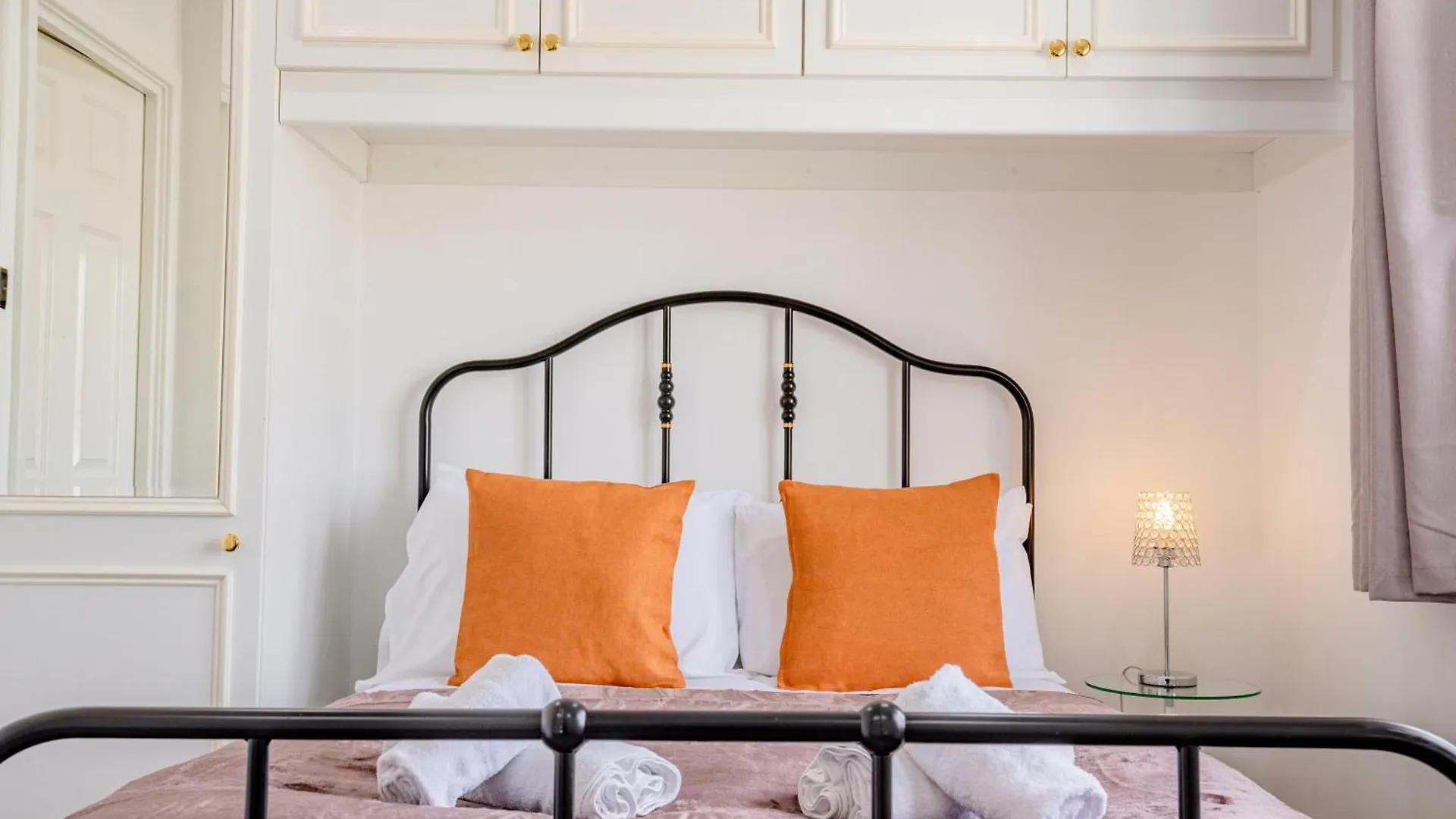 Guest Homes - Araminta Apartment Brighton